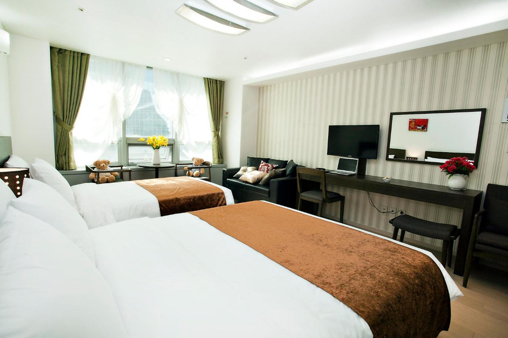 Deluxe Family Room